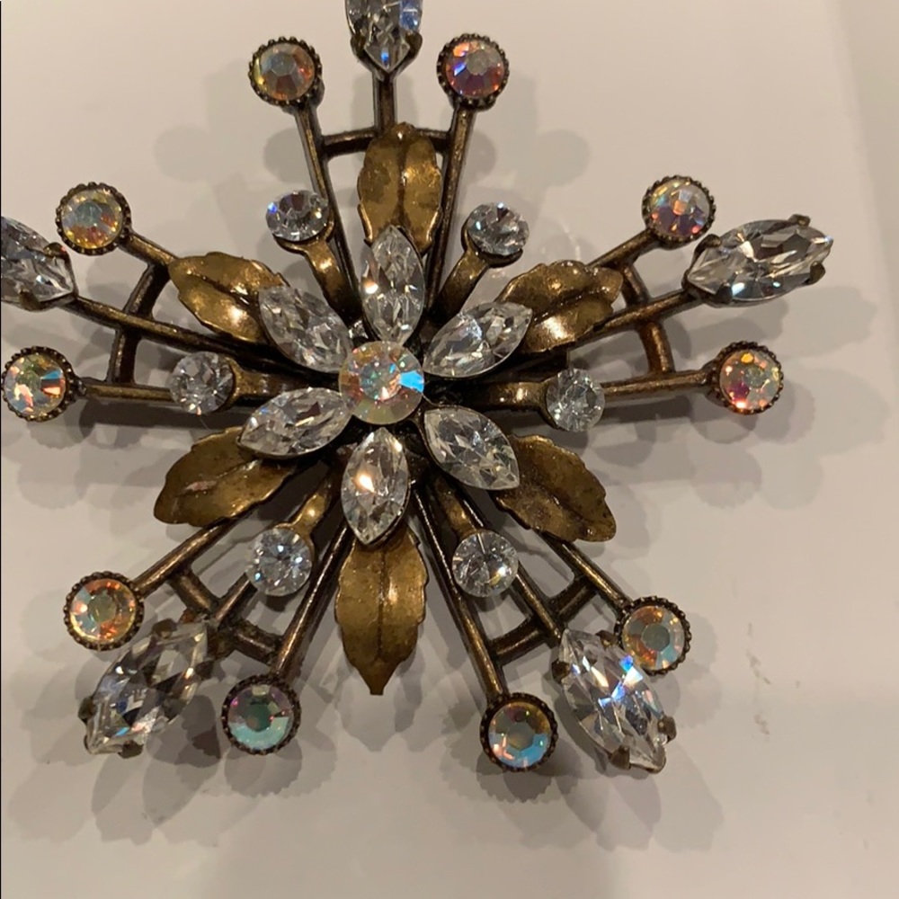 Bella Donna Floral Rhinestoned Pin